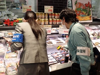 量販店監視風景1
