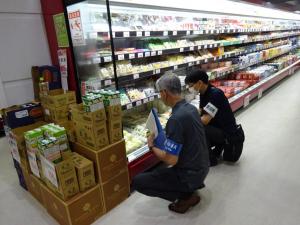 量販店への立入調査の様子