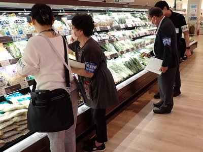 量販店監視風景