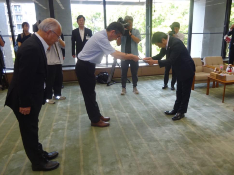 令和8年度中間答申の手交