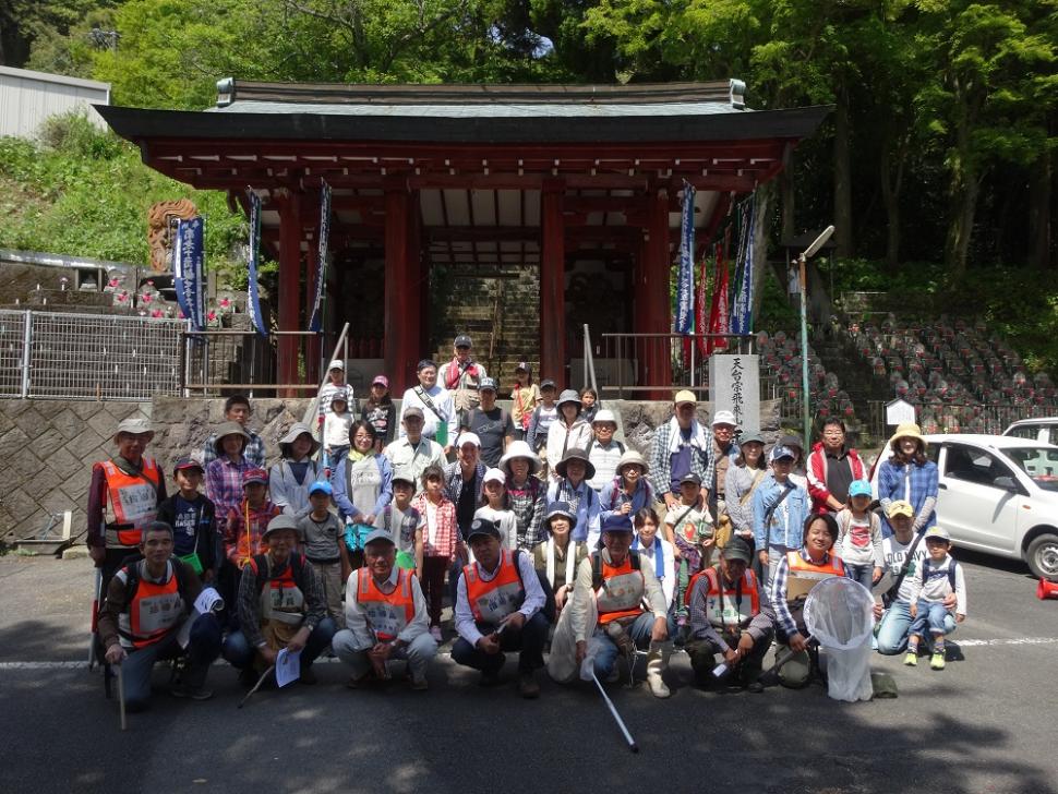 自然観察会集合写真の画像