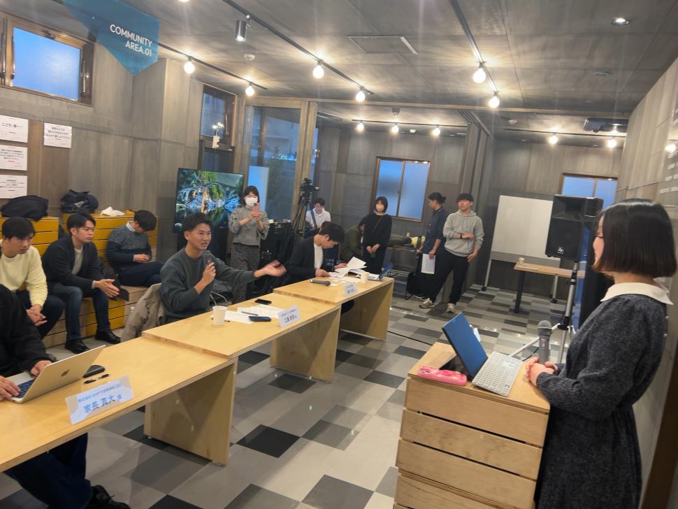 アドバイザーによる質疑などの様子