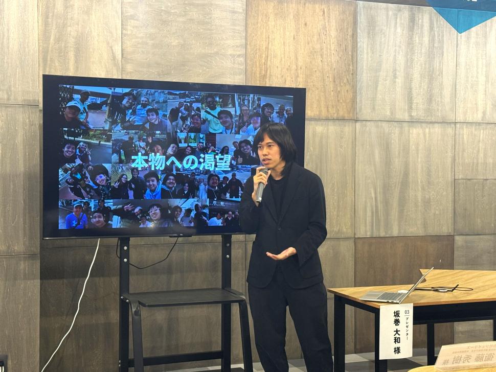 坂巻氏の発表の様子