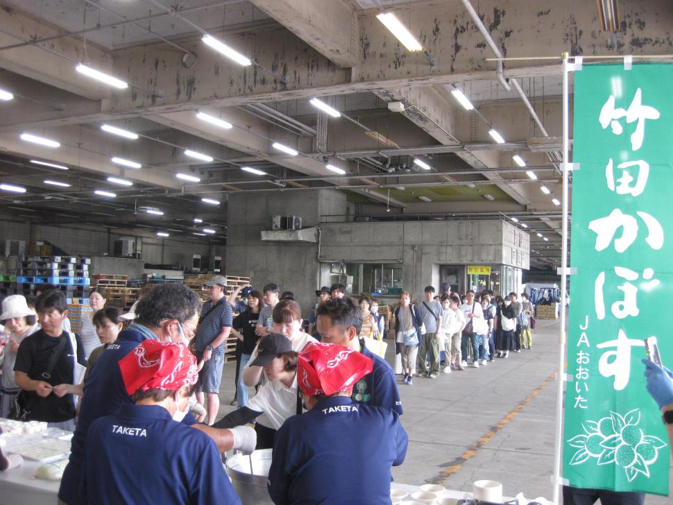 カボス料理試食宣伝
