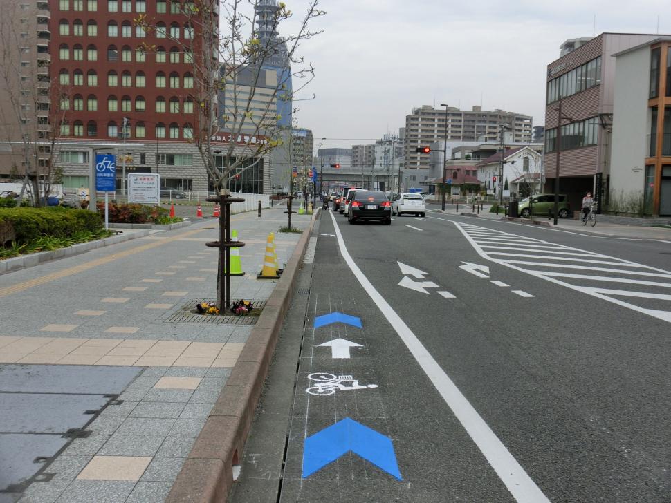 駅周辺地区は複数の路線に整備しました。