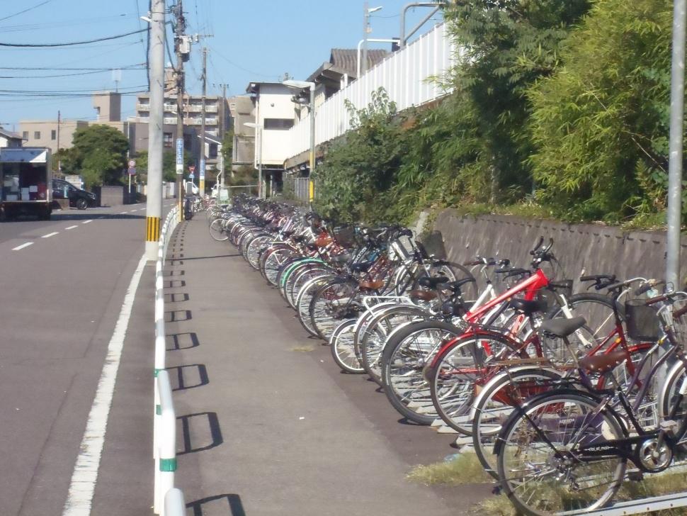 牧駅駐輪場の写真