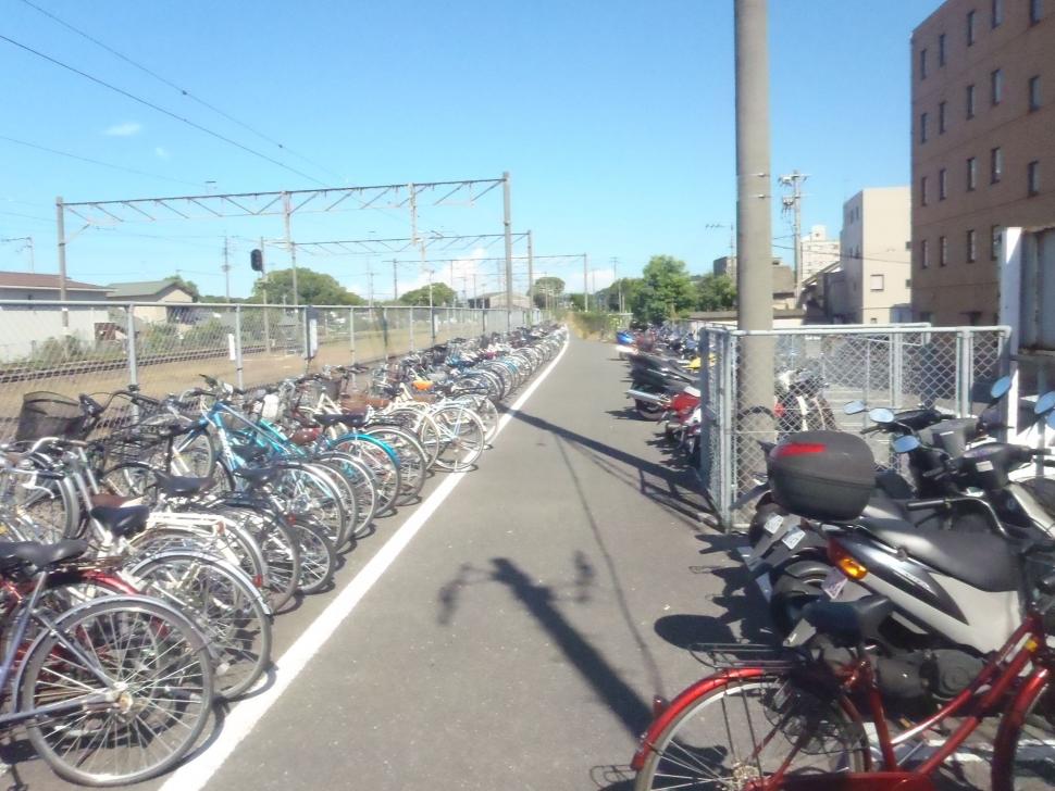 鶴崎駅駐輪場（駅東）の写真