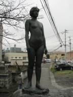 「立っている女」の画像