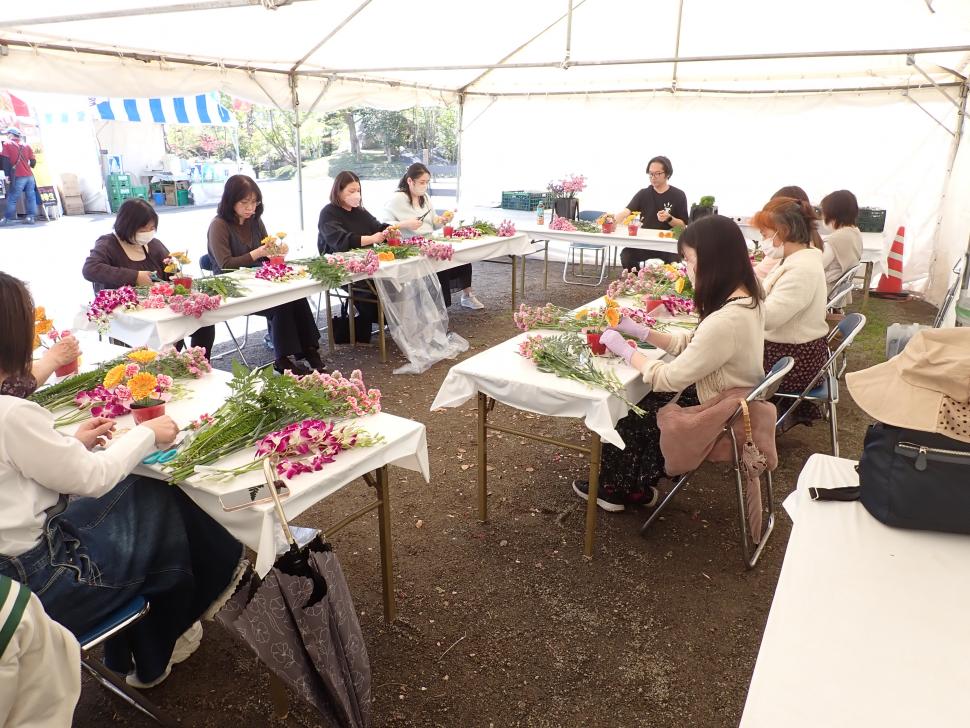 フラワーアレンジメント教室の様子
