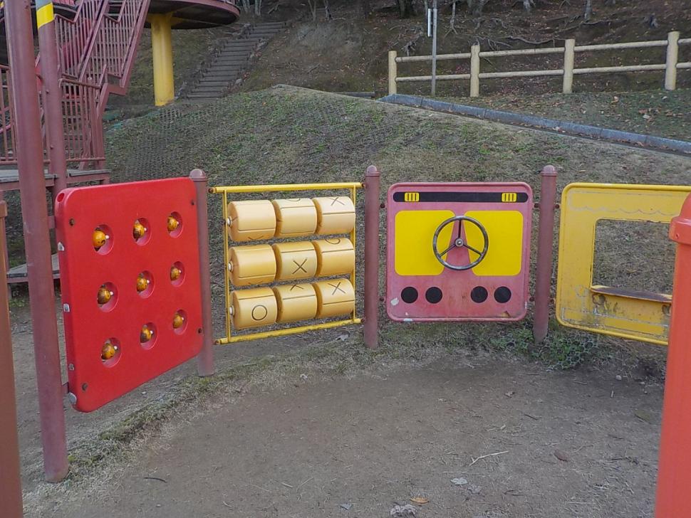 上野丘子どものもり公園パネル遊具