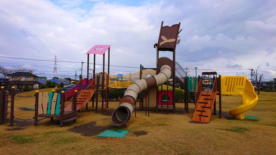 横塚公園大型遊具ひとつめ