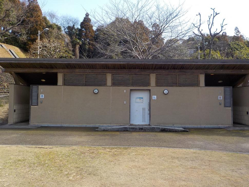 上野丘子どものもり公園ローカル広場のトイレの写真