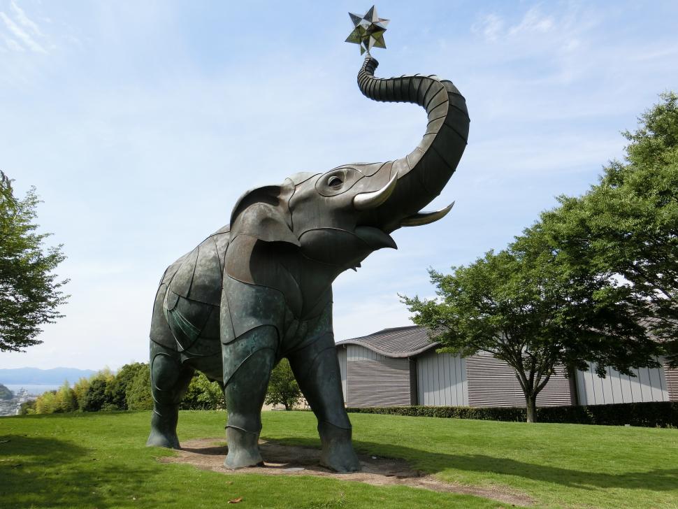 上野丘子どものもり公園象の彫刻の写真
