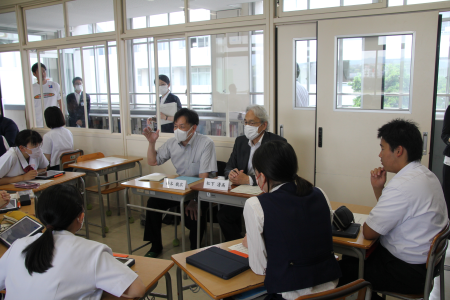 豊府中学校での意見交換の様子2