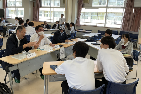 雄城台高校での意見交換の様子2