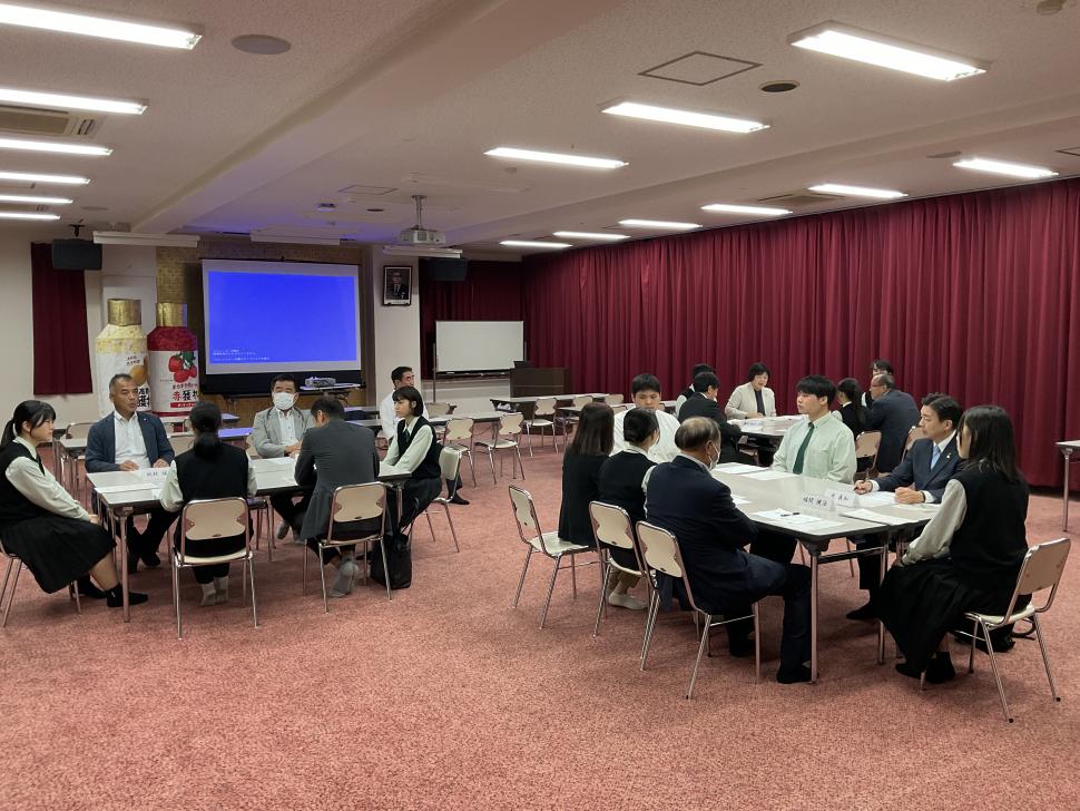 楊志館高校での意見交換の様子1