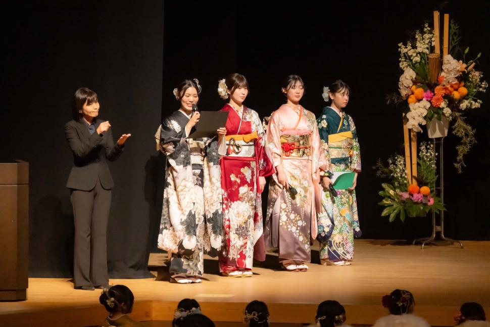 令和8年度20歳のつどい実行委員司会写真