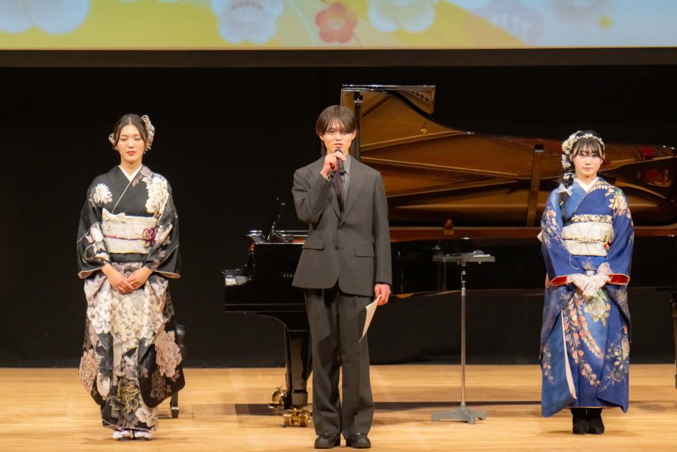 令和8年度20歳のつどい実行委員司会写真2
