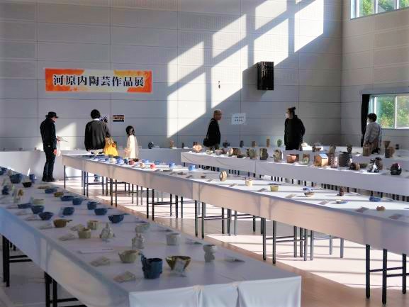 陶芸作品展会場の様子