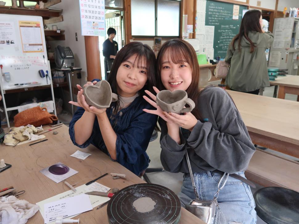 手びねりの様子