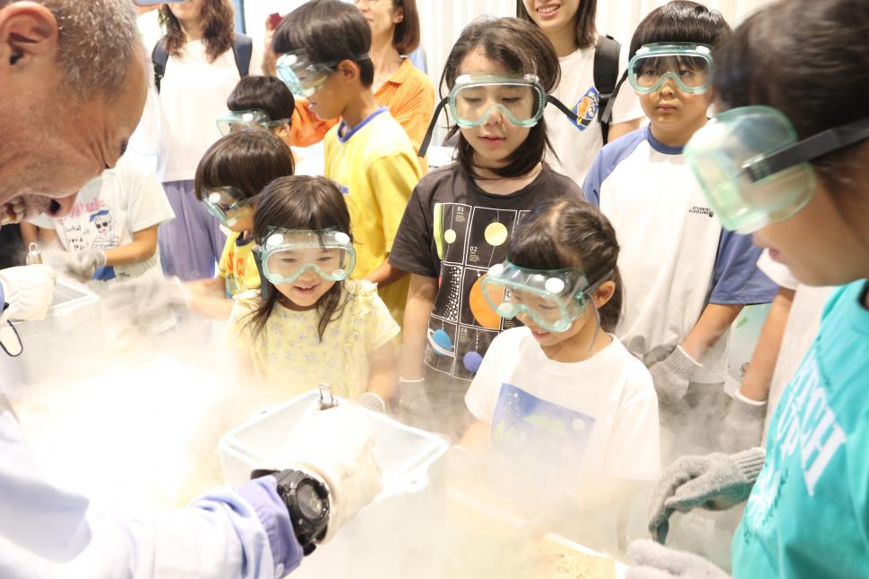 昨年の科学体験ブースの様子1