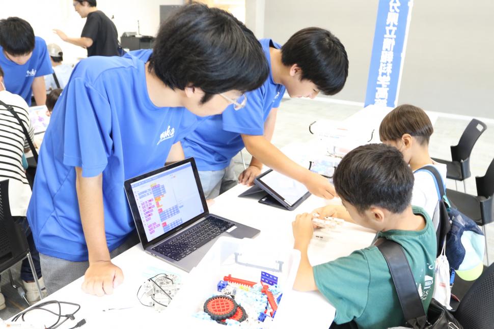 昨年の科学体験ブースの様子03