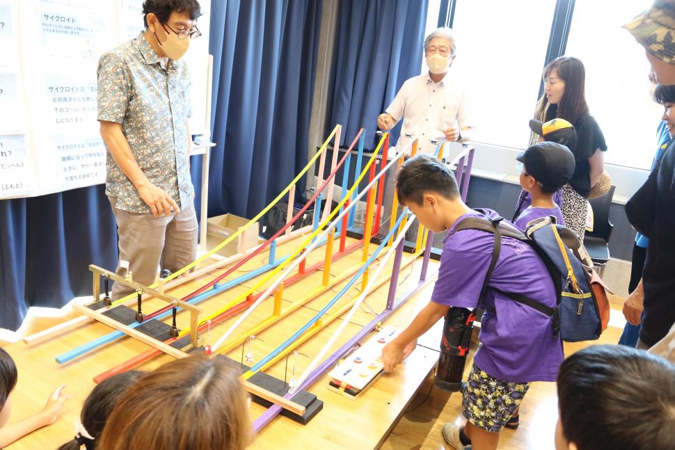 昨年の科学体験ブースの様子02