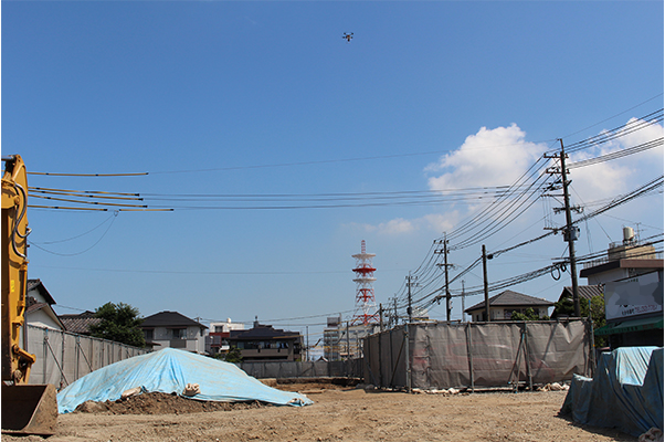 空中のドローンの写真