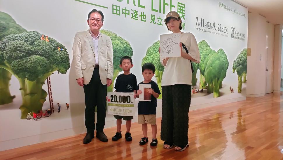 20000人