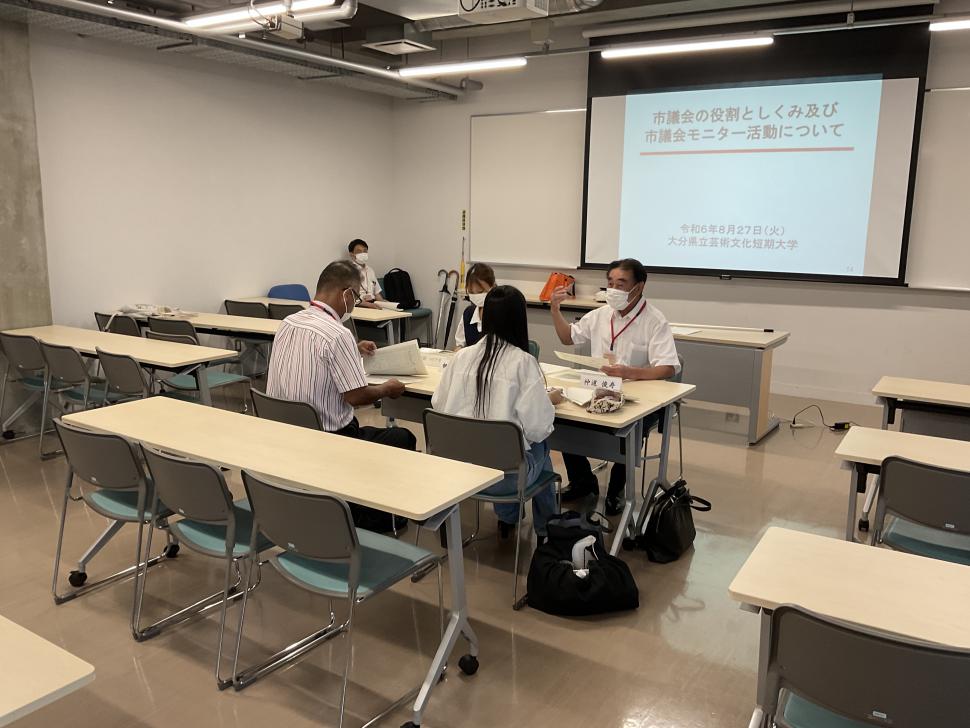 芸術文化短期大学での意見交換の様子