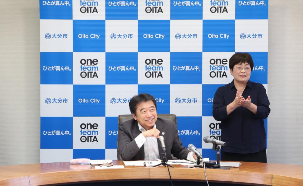 市長記者会見の様子