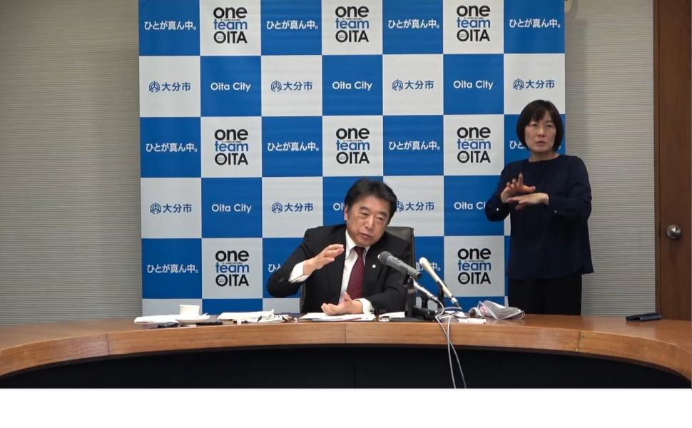 市長記者会見の様子