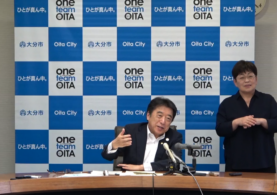 市長記者会見の様子