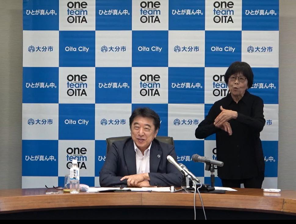 市長記者会見の様子