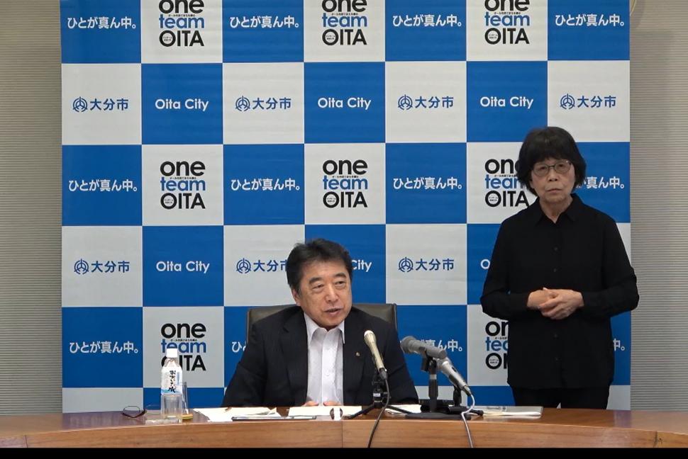市長記者会見の様子