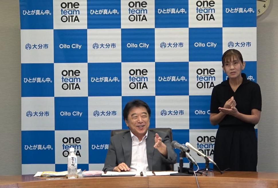 市長記者会見の様子